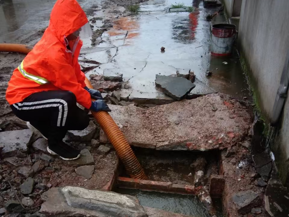 肥西专业清理污水池 炜誉市政以规范流程守护城市 “肠道”